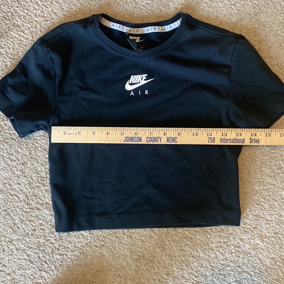 Nike crop top. Size Small. EUC. - Picture 3 of 4